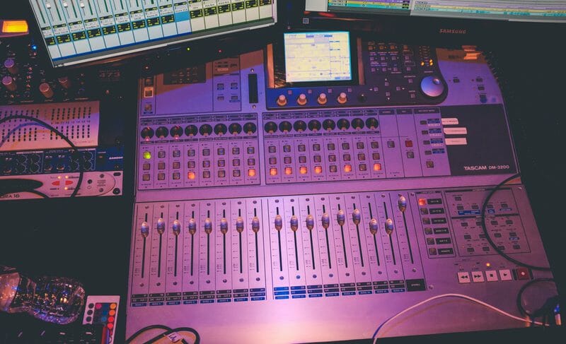 audio mixing board 