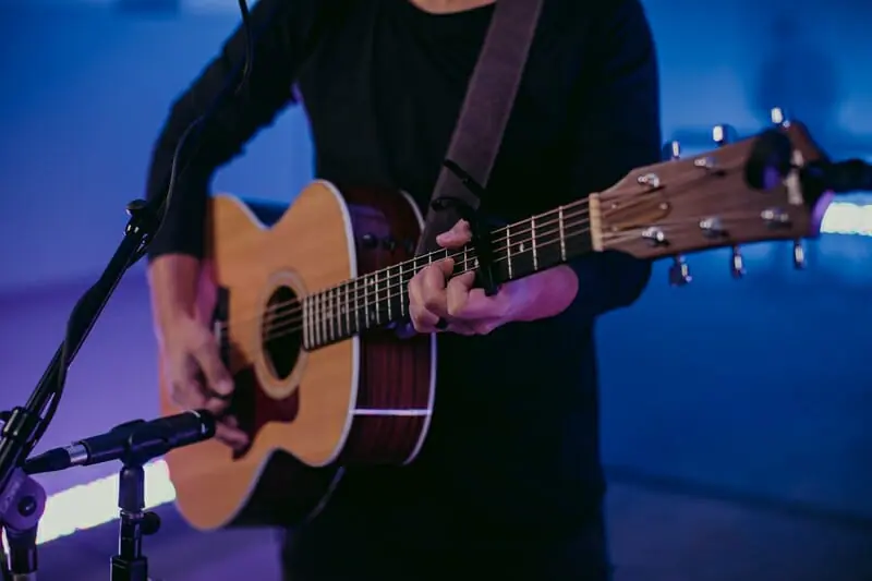 acoustic guitar with one microphone on it