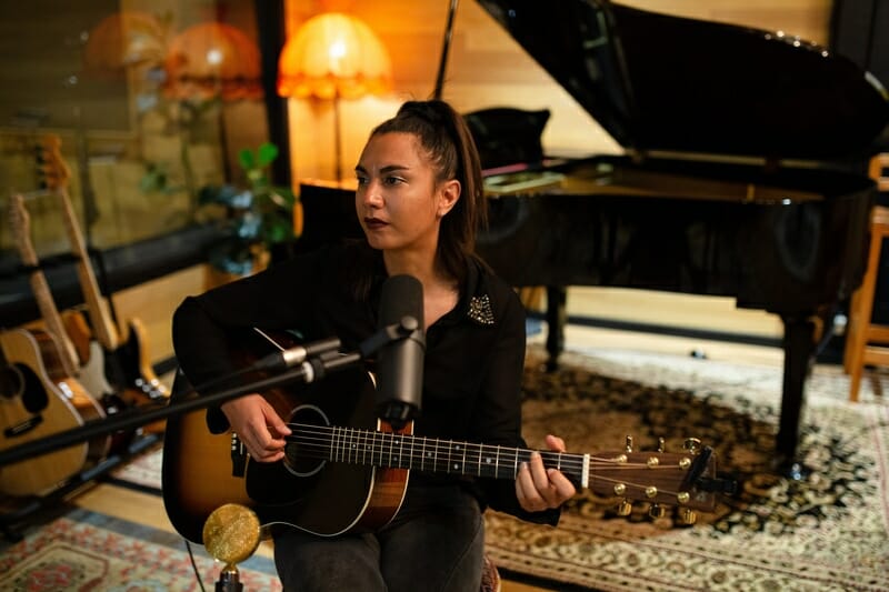 recording acoustic guitar in a studio