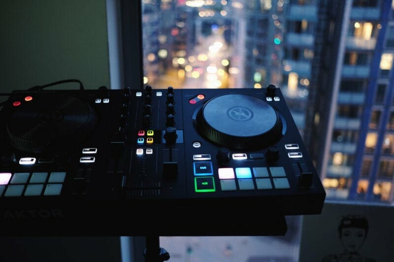 dj turntable